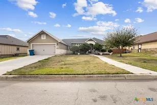 105 Grand View, Floresville, TX 78114 - Photo 2