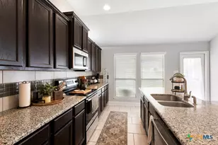 105 Grand View, Floresville, TX 78114 - Photo 12