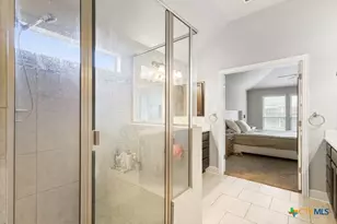 105 Grand View, Floresville, TX 78114 - Photo 16