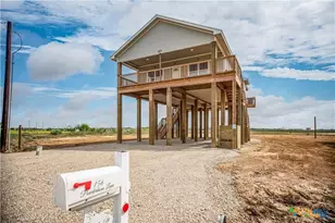 177 Powderhorn Ln, Port Lavaca, TX 77979 - Photo 4