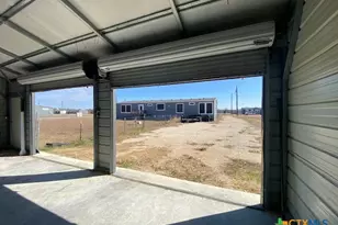 124 Galle Ests Cir, Kingsbury, TX 78638 - Photo 32