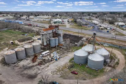 1621 W Main Street, Port Lavaca, TX 77979 - Photo 2