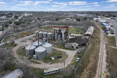 1621 W Main Street, Port Lavaca, TX 77979 - Photo 4