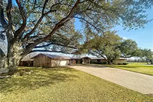 903 Hoover, Cameron, TX 76520 - Photo 2
