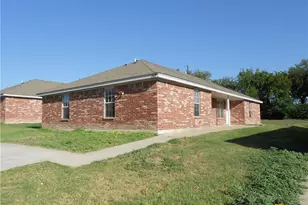 809 E Ave I, Lampasas, TX 76550 - Photo 1