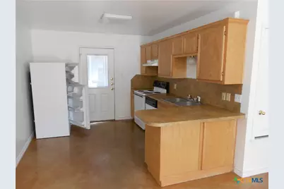 809 E Avenue I, Lampasas, TX 76550 - Photo 2