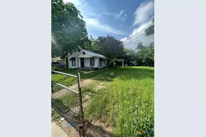 225 Lamar Street, Luling, TX 78648 - Photo 2