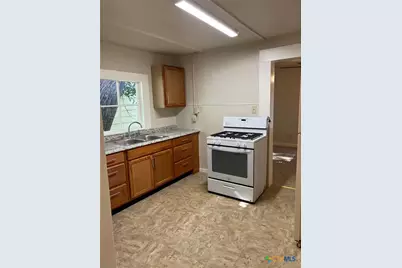 225 Lamar Street, Luling, TX 78648 - Photo 4