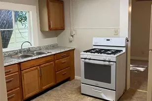 225 Lamar St, Luling, TX 78648 - Photo 4