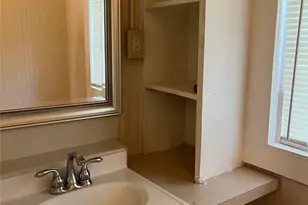 225 Lamar St, Luling, TX 78648 - Photo 10