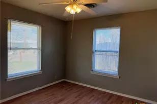 3001 E Mistletoe Ave, Victoria, TX 77901 - Photo 14