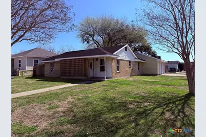 3001 E Mistletoe Avenue, Victoria, TX 77901 - Photo 1
