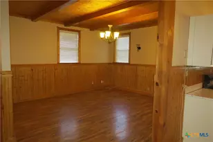 202 S Mesquite St, Luling, TX 78648 - Photo 4