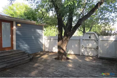 202 S Mesquite Street, Luling, TX 78648 - Photo 26