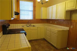 202 S Mesquite St, Luling, TX 78648 - Photo 10