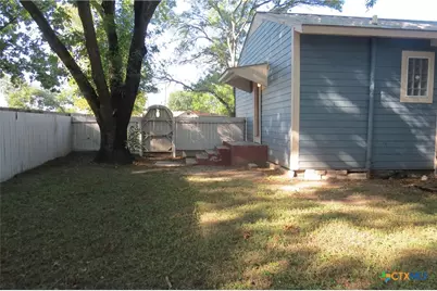 202 S Mesquite Street, Luling, TX 78648 - Photo 28