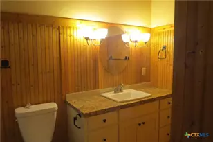 202 S Mesquite St, Luling, TX 78648 - Photo 12