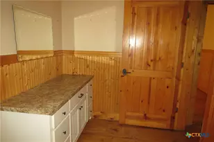 202 S Mesquite St, Luling, TX 78648 - Photo 18