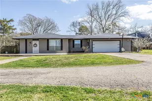 743 Royal Rd, Port Lavaca, TX 77979 - Photo 1