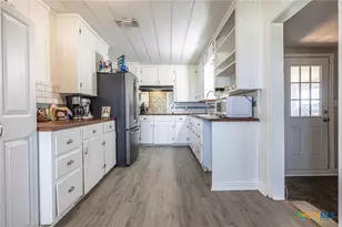 743 Royal Rd, Port Lavaca, TX 77979 - Photo 4