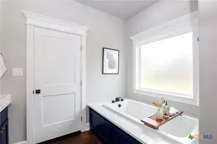 109 Luke Ct, Victoria, TX 77904 - Photo 14