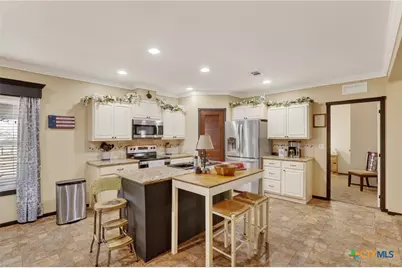 1298 County Road 425, Stockdale, TX 78160 - Photo 20