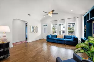 649 Center Green, New Braunfels, TX 78130 - Photo 6