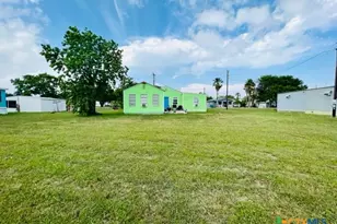 28 N Blackburn Ave, Port Lavaca, TX 77979 - Photo 20