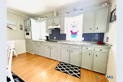 28 N Blackburn Avenue, Port Lavaca, TX 77979 - Photo 2