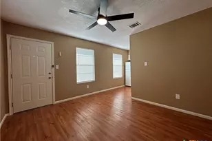 1409 N Bishop St, San Marcos, TX 78666 - Photo 2