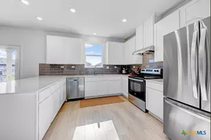 523 Deer Crest Dr, New Braunfels, TX 78130 - Photo 10