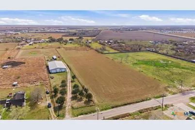 4107 Hanselman Road, Victoria, TX 77901 - Photo 2