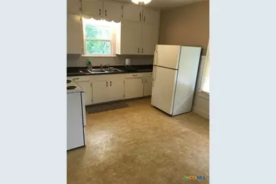 305 E Sabine Street #A, Victoria, TX 77901 - Photo 4