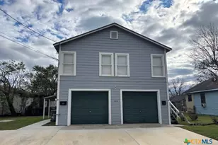 305 E Sabine St, Victoria, TX 77901 - Photo 1