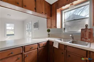 612 Brown St, Lampasas, TX 76550 - Photo 10