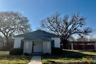 612 Brown St, Lampasas, TX 76550 - Photo 1
