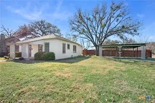 612 Brown St, Lampasas, TX 76550 - Photo 2
