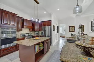 337 Lone Creek Cir, New Braunfels, TX 78132 - Photo 8