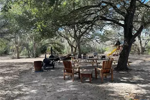 838 E Oak St, Goliad, TX 77963 - Photo 24