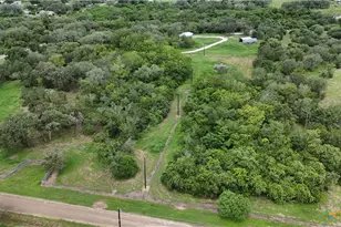 838 E Oak St, Goliad, TX 77963 - Photo 14