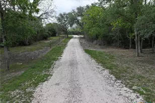 838 E Oak St, Goliad, TX 77963 - Photo 10