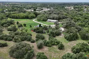 838 E Oak St, Goliad, TX 77963 - Photo 4