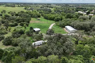 838 E Oak St, Goliad, TX 77963 - Photo 1
