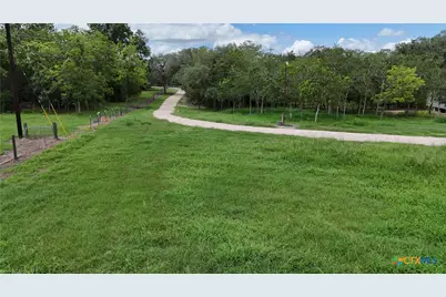 838 E. Oak St., Goliad, TX 77963 - Photo 2