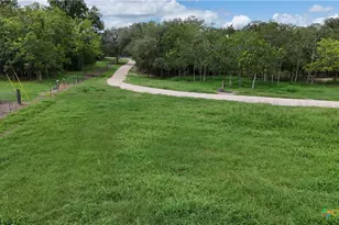 838 E Oak St, Goliad, TX 77963 - Photo 2