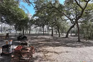 838 E Oak St, Goliad, TX 77963 - Photo 6