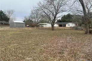 509 W 6th St, Yorktown, TX 78164 - Photo 22