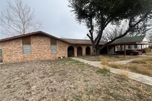 509 W 6th St, Yorktown, TX 78164 - Photo 24
