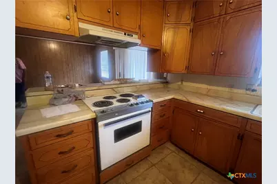 509 W 6th Street, Yorktown, TX 78164 - Photo 2