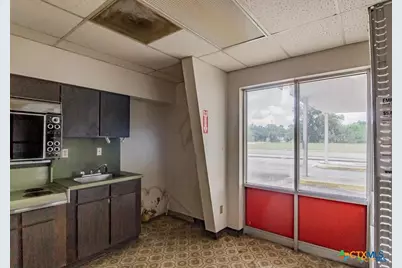 1301 N East Street, Victoria, TX 77901 - Photo 32